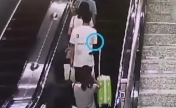 女乘客在北京地铁乘扶梯 一男子向其小便已被刑拘