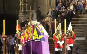 英国女王下葬仪式在温莎圣乔治教堂举行
