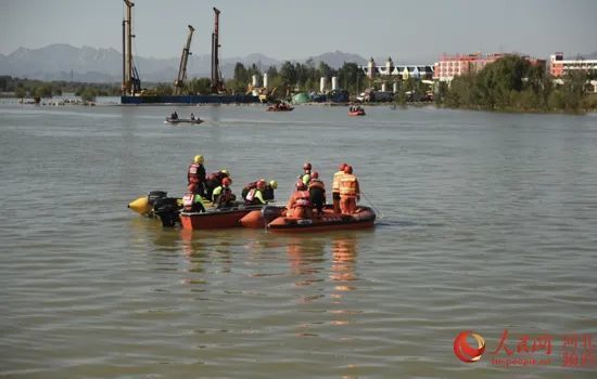 河北通勤车涉水倾覆事故已致13人死亡1人失联