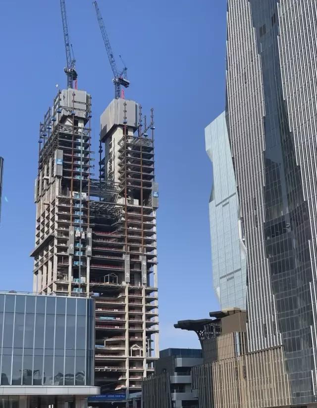 腾讯广州总部大楼项目完成首道钢结构连廊提升新地标造型雏形初现