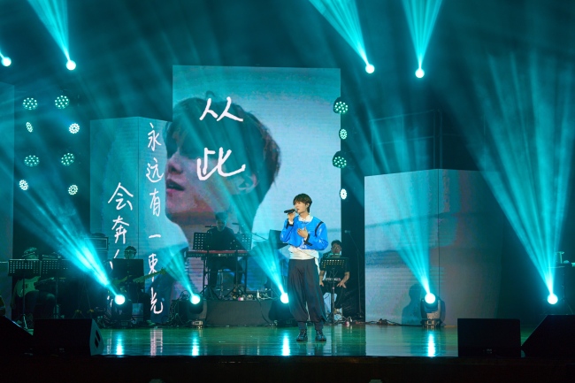 胡鸿钧加盟索尼音乐首支单曲上线 诉说细致感情