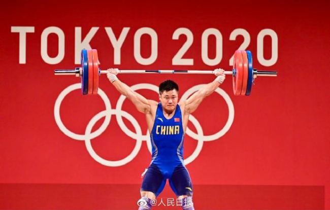 吕小军获举重男子81公斤级冠军