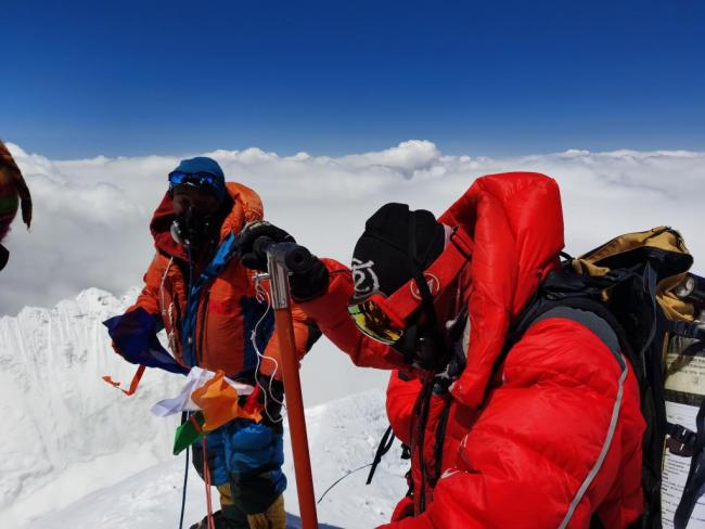 中国科考队员成功登顶珠峰珠峰科考创多项新纪录