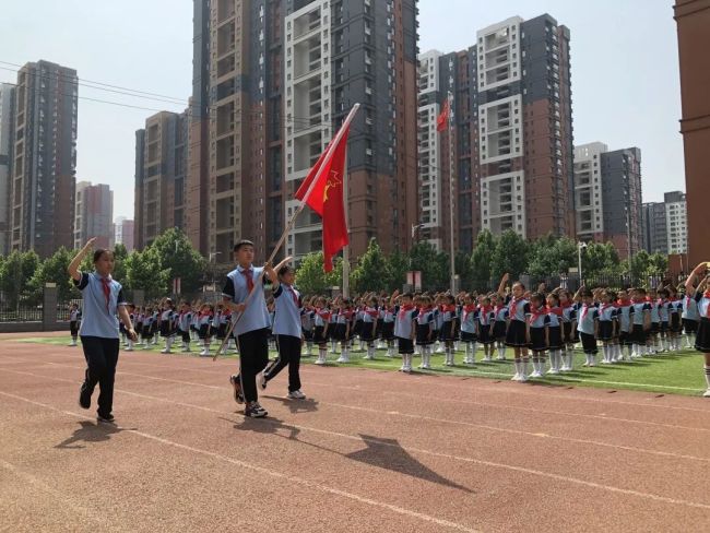 历城区万象新天学校团委书记成永胜书记,少先队大队辅导员徐万琦老师