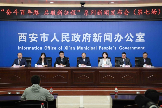 发布会上, 空港新城党委副书记艾晨就空