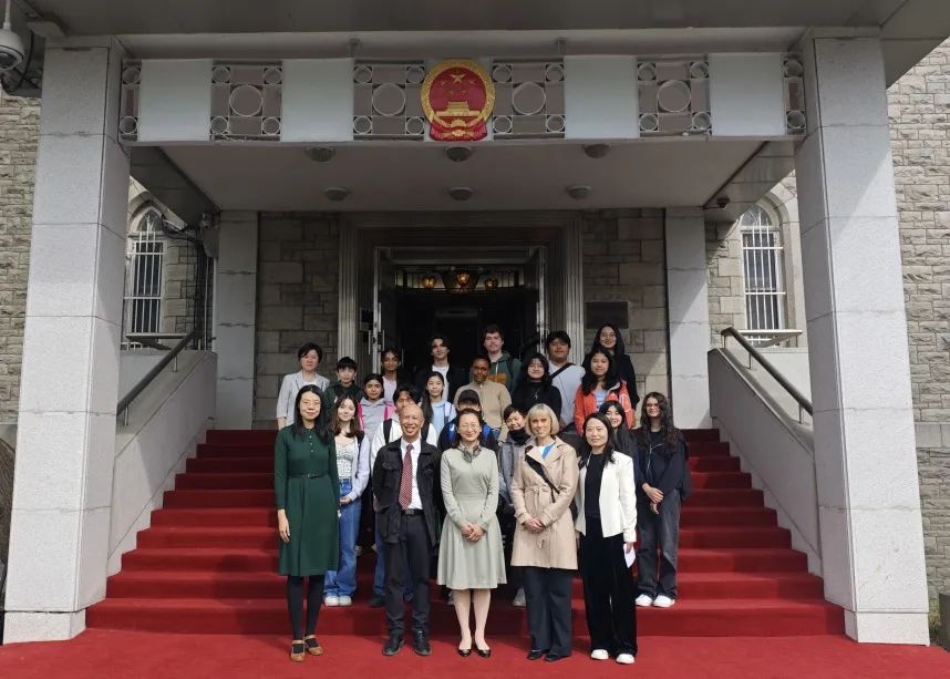 驻加拿大使馆举办“亚裔传统月”圣彼得中学接待日活动