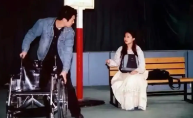 刘亦菲朱亚文大学时期合照曝光！经常组队排练考试