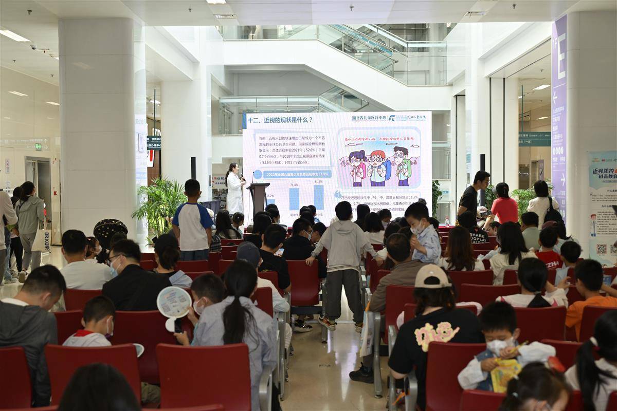 我省儿童近视率低于全国平均 武汉儿童医院带孩子“追光”