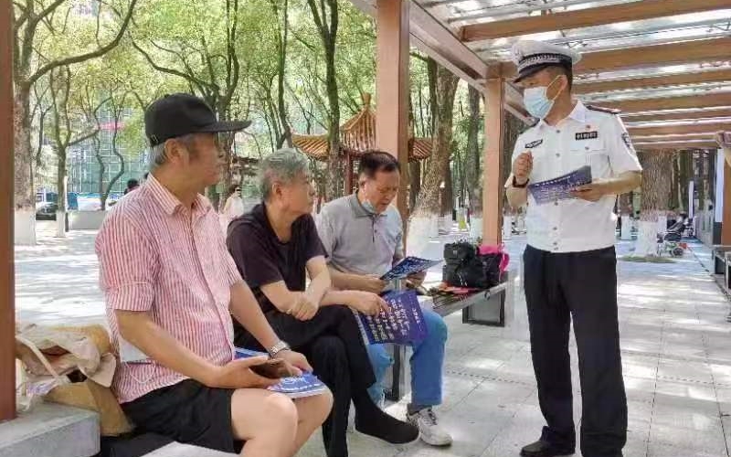 武汉市武昌区交警打造家门口“沉浸式”交通安全宣教点
