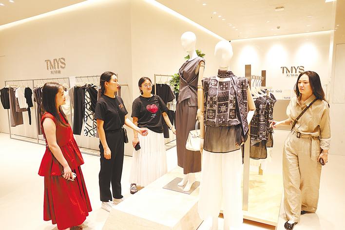 3年增产20倍 产品远销欧美  天门服装黑马在“嗒嗒”声中奔向世界