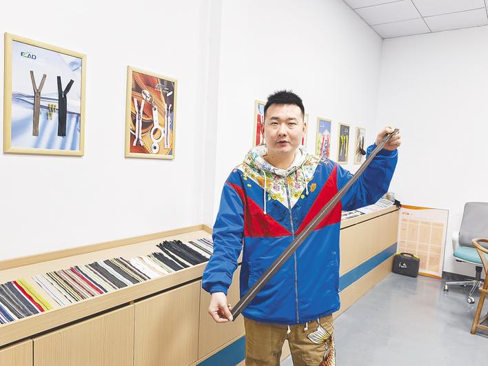 不到3毛钱的小玩意，今年“爆产能”可达2亿条  天门伢用小拉链链起服装大产业