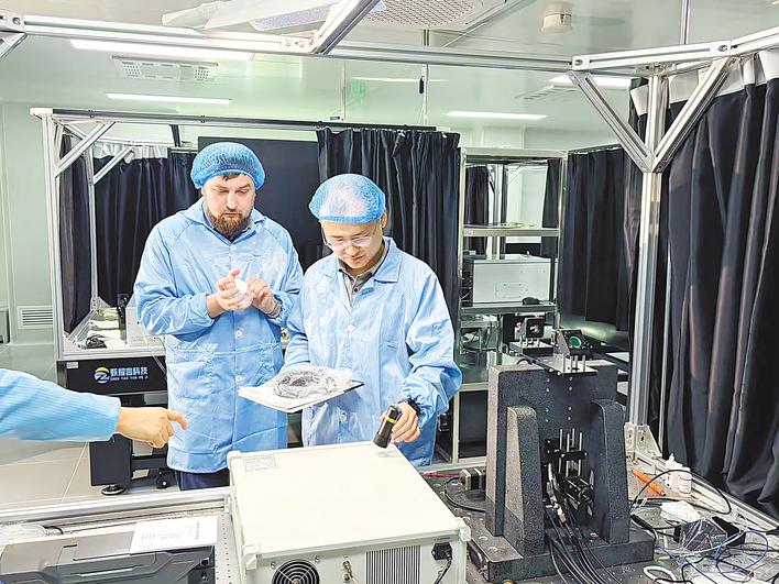 海归青年攻克存储难题  鄂产玻璃硬盘让数据近乎“永生”