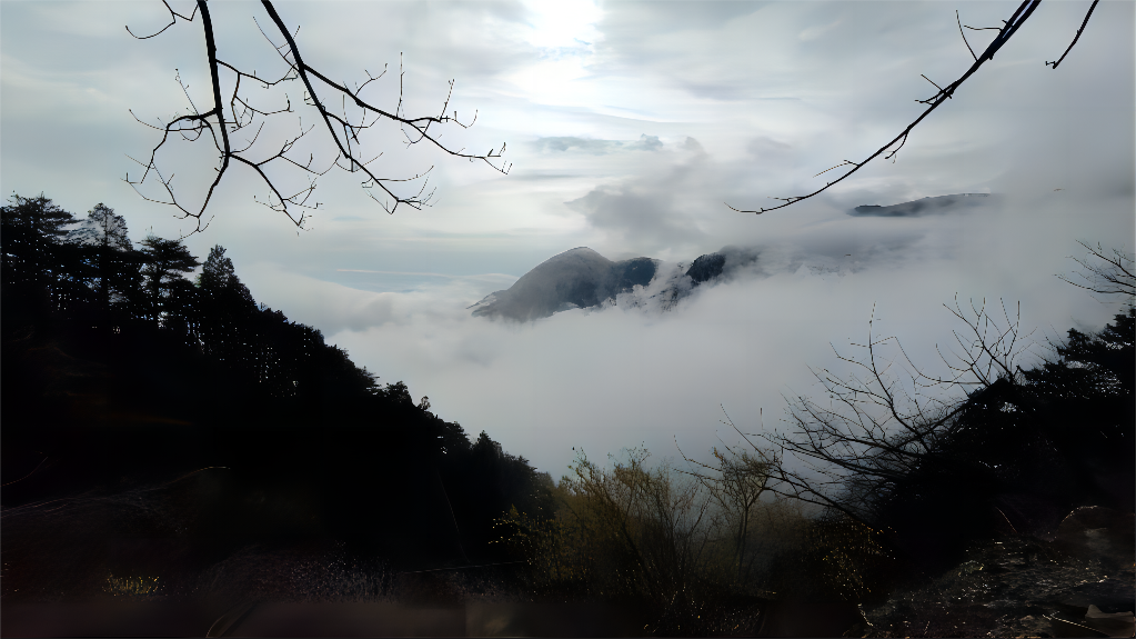 江西庐山云雾缭绕，宛若仙境