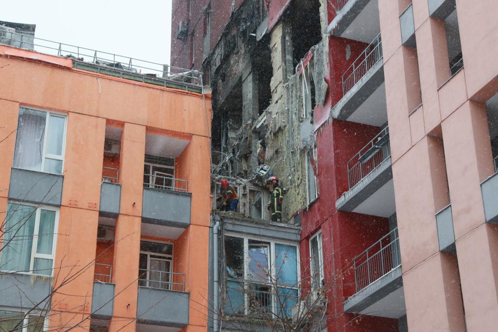 俄再次发动大规模导弹袭击 精准打击乌军工设施