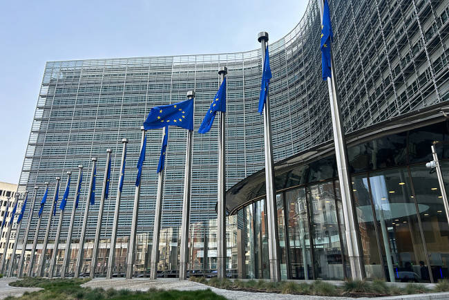 俄方谈欧盟英国宣布扩大对俄制裁 制裁策略转变引发争议