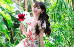 田曦薇身穿碎花长裙配卷发 笑容甜美文艺感十足