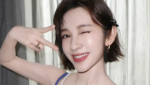 唐艺昕晒蓝白叠穿吊带自拍 灵动俏皮元气鲜活