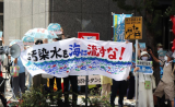 日本民众在东电公司总部前集会抗议核污染水排海