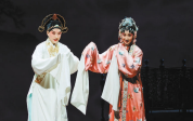 歌剧院里上演昆剧大戏