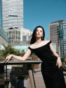 张婧仪穿一字肩黑裙好优雅 矜贵千金感溢出屏幕