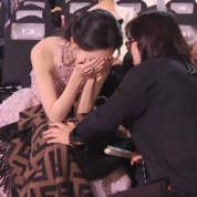 孟子义回应上台时不小心摔倒一事：太丢人了