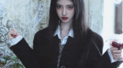鞠婧祎化身暗黑学院风阴郁少女！眼神犀利气场全开