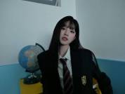宋雨琦化身校园清冷感学姐！黑长直发型又美又飒