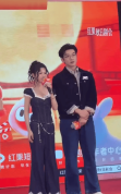 于龙杨伊璐现场官宣婚期 小年订婚四五月举办婚礼