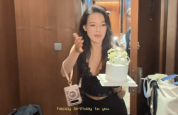 舒淇捧蛋糕给周迅过生日 大方送吻感情超好