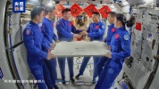 交接完成 神十八航天員乘組將于11月4日返回地球