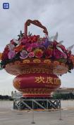 亮相！天安門(mén)廣場(chǎng)“祝福祖國(guó)”花籃吊裝完成