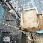 官方回应成都多地上午突发巨响 原因正核查中