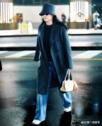 贾玲亮相米兰时装周机场路透 健康瘦身气场全开