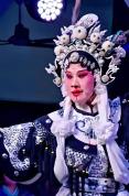 戏曲演员流血不止坚持完成演出 敬业精神感动观众