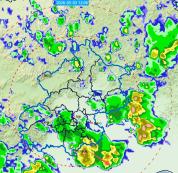 较强云团已移出北京，预计未来两小时仍有分散性雷雨或阵雨 阵风持续请注意防范
