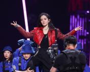 谢娜首场演唱会半个内娱都来“捧场” 花篮堆成山