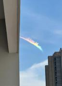 江苏天空现罕见羽毛状七彩祥云 多地市民见证奇观