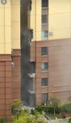昆明一小区内排烟管爆炸 外墙大面积坍塌！