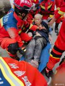 直击柳州地震救援现场 最后一名被困者获救