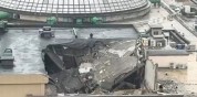 商场楼顶建筑垮塌 部分设施被掩埋