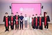 孙颖莎王曼昱毕业照 清华研究生新期待