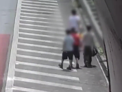 小学生在高速隧道内追逐打闹 交警严肃批评他们并附一个大大拥抱
