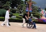 向佐一家现身珠海 温馨全家游打破疏离传闻