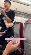 宝爸怕宝宝吵乘客 提前备100副耳塞 温暖“静音”飞行获赞
