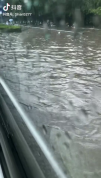 济南突降暴雨 预警30分钟连升三级