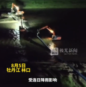 工人2天2夜没睡觉抢修供水管道 只为让老百姓家里正常吃水