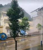 陕西商洛一乡镇电管站被洪水冲垮，官方回应：人员已提前撤离，无伤亡