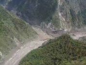 吉隆泥石流灾区道路已抢通800米，救援物资到达！