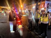 西安24小时查获多辆“炸街”车 严打夜间扰民乱象