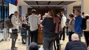 记者亲历英国空管瘫痪 航班大面积延误取消